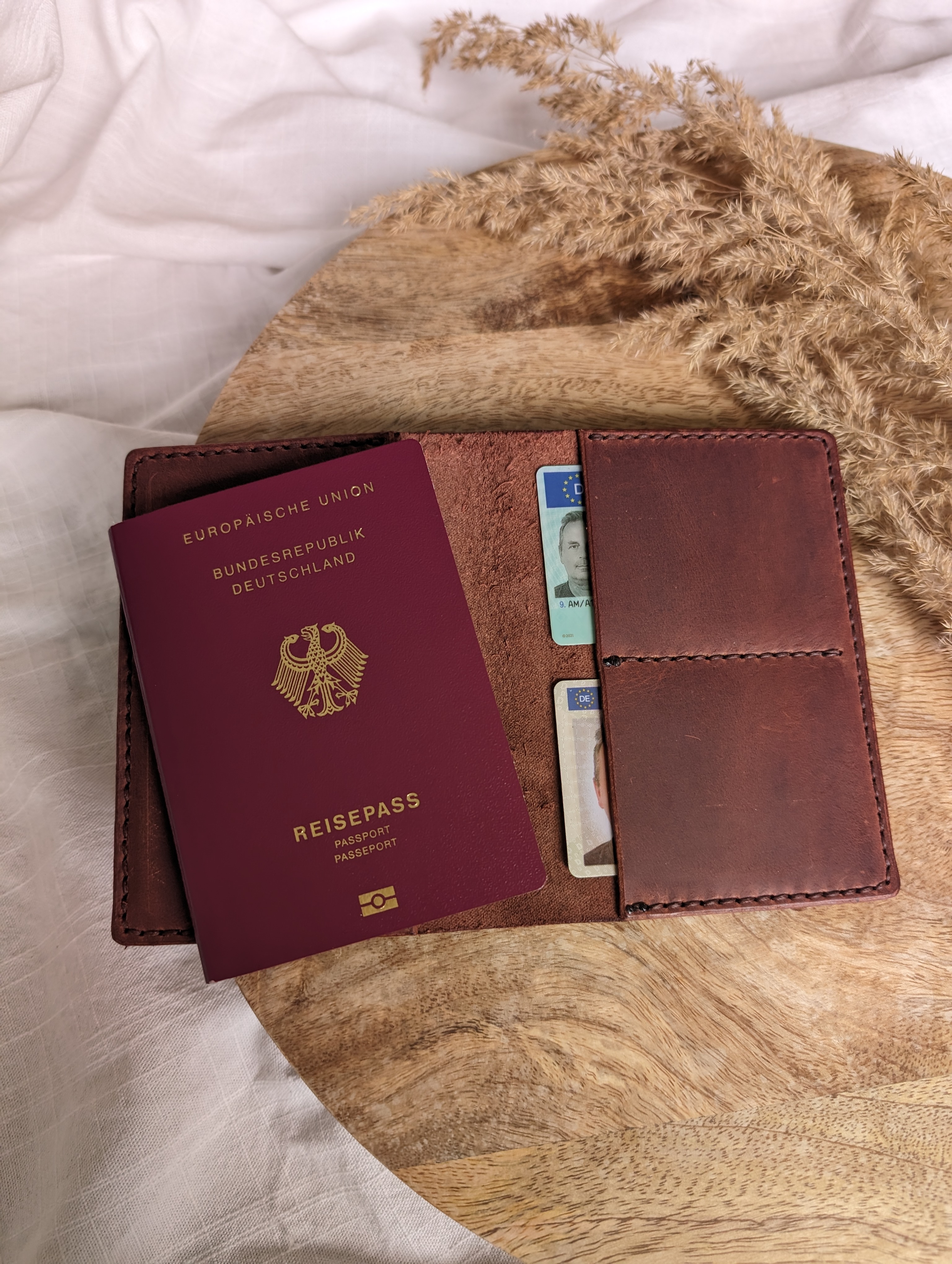 Reisepasshülle aus Leder handgenäht